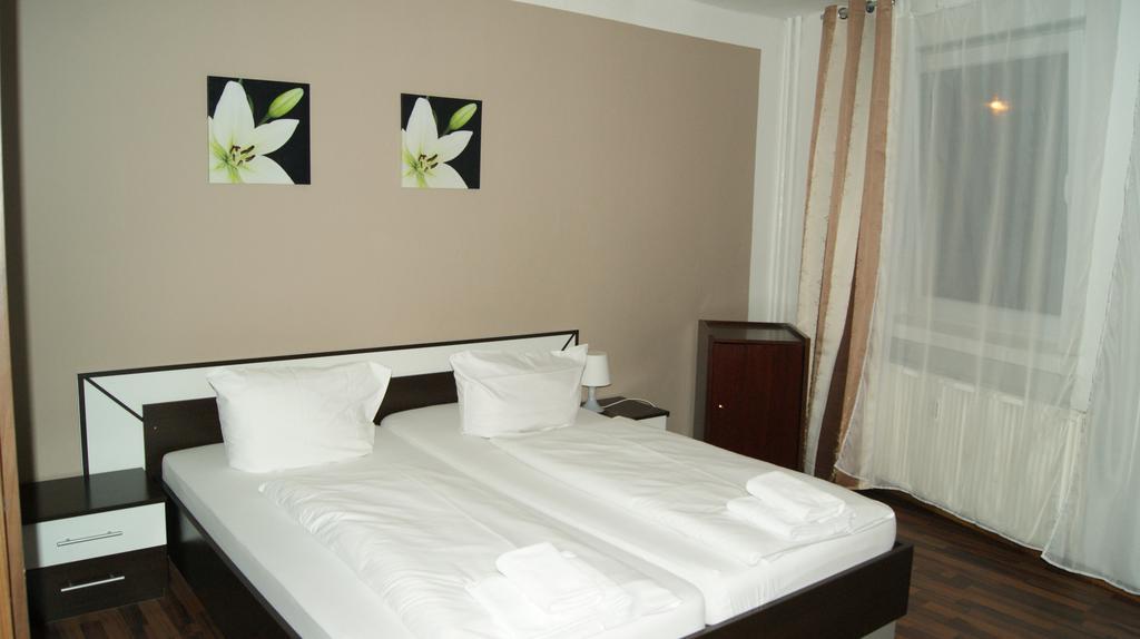 Hotel Pension Eberty Berlin Exterior photo