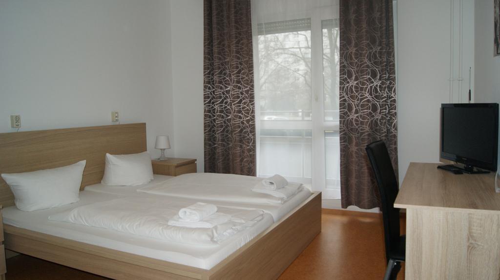Hotel Pension Eberty Berlin Exterior photo