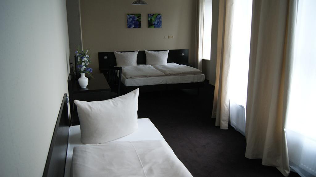 Hotel Pension Eberty Berlin Exterior photo
